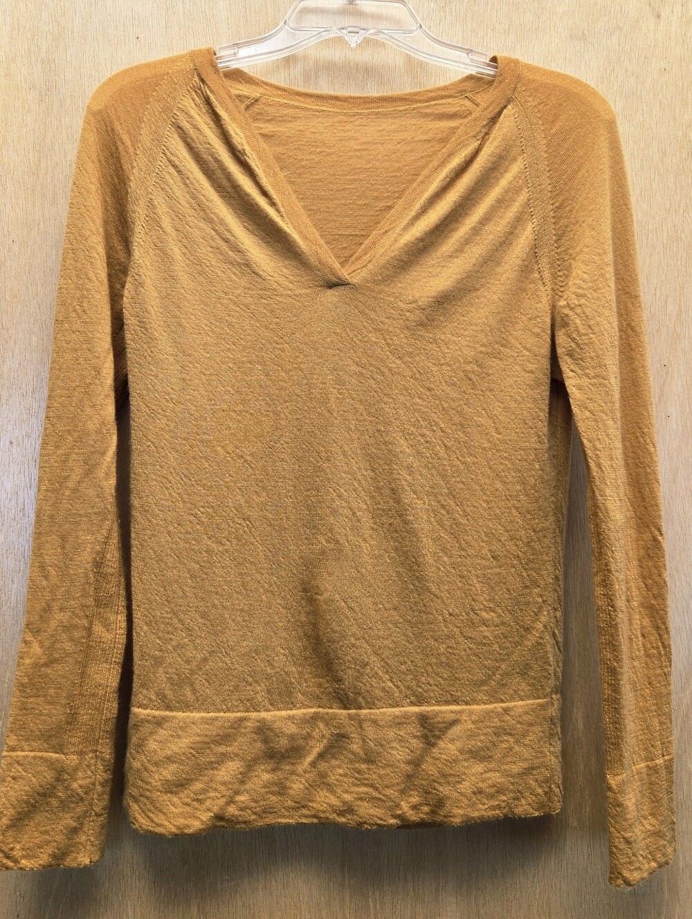 About Design Corp Yellow V Neck Cashmere Medium